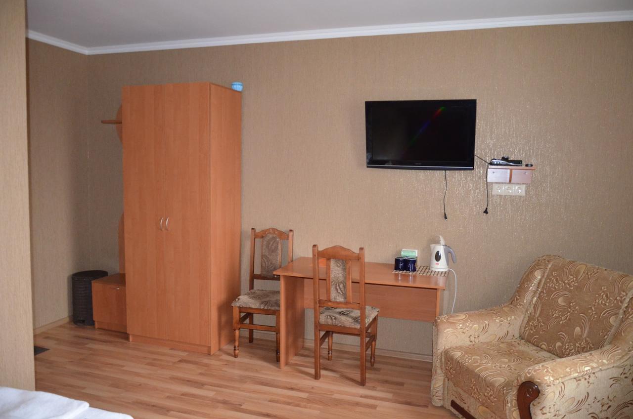 Atlant Hotel Ostroh Eksteriør billede